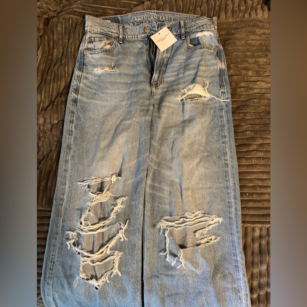 Classic Light Blue Denim Jeans - Picture 3 of 3